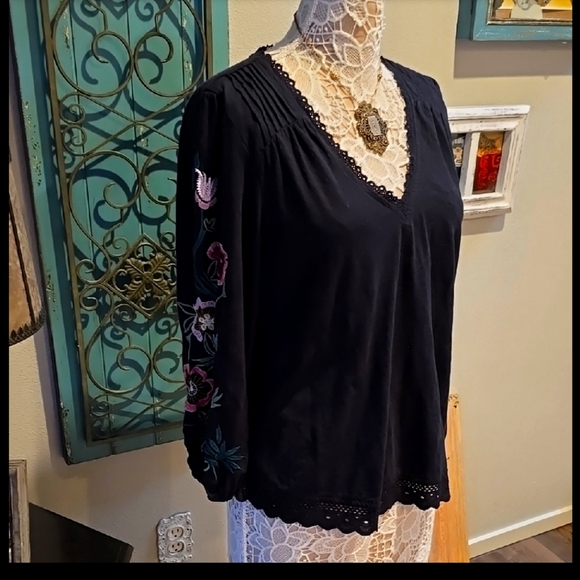 Anthropologie floral embroidered peasant blouse - Picture 4 of 6